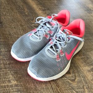 👀👟LIKE NEW Womens Flex Trainer 7,